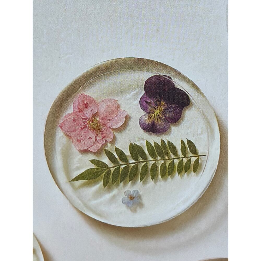 Pressed Flowers Resin Coaster DIY Art Kit - Mondo Llama New in Box - Picture 3 of 8